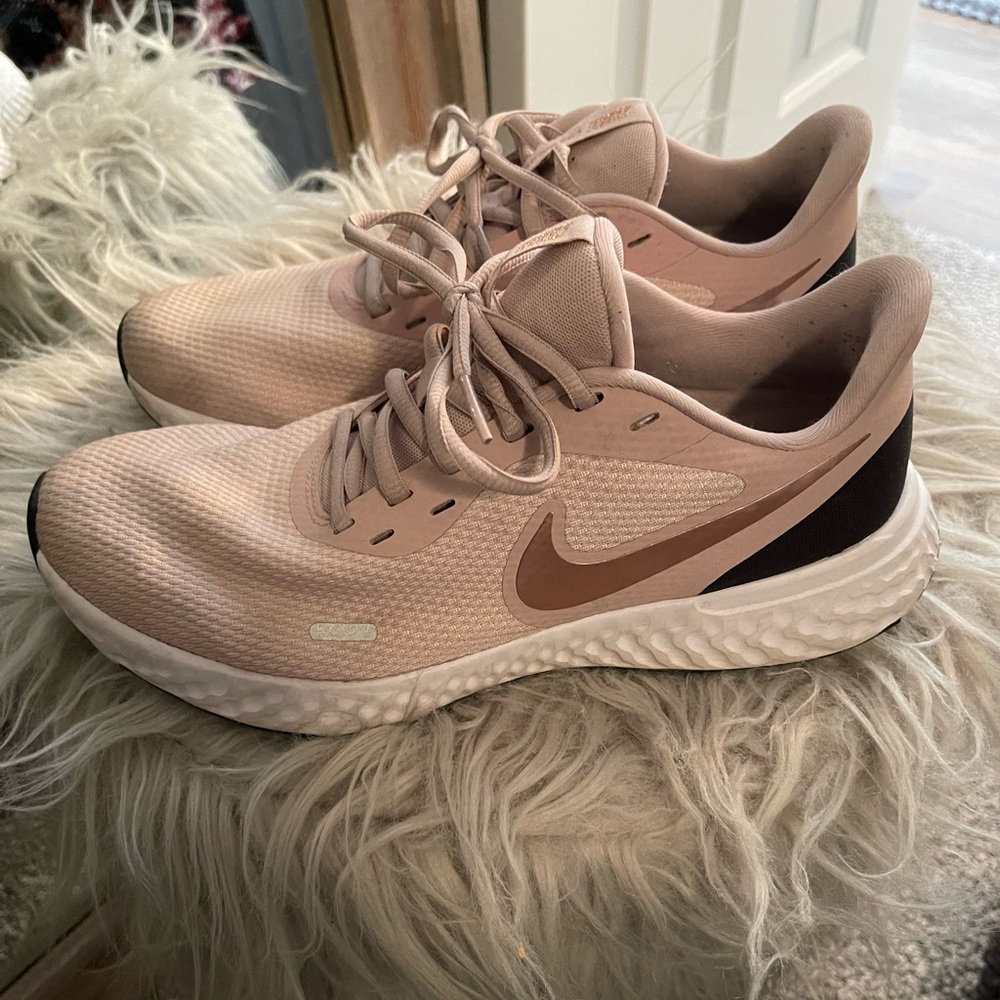 Women Nike Shoes. Size 9.